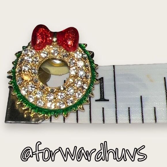 Festive Christmas Wreath Stud Earrings with Missing Rhinestones - Picture 7 of 8